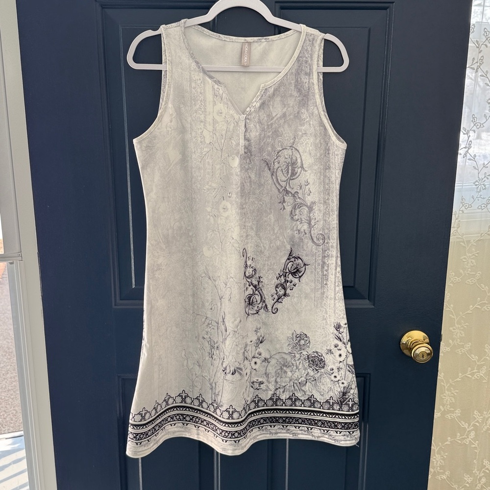 Noracora Sleeveless White and Navy Floral Casual Dress - Size Medium - Picture 9 of 9